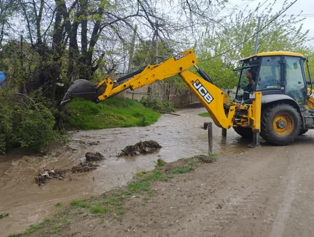 Goranboyda suvarma kanalı daşıb, evləri və həyətyanı sahələri su basıb