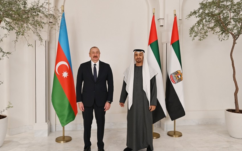 Президент Азербайджана позвонил президенту ОАЭ