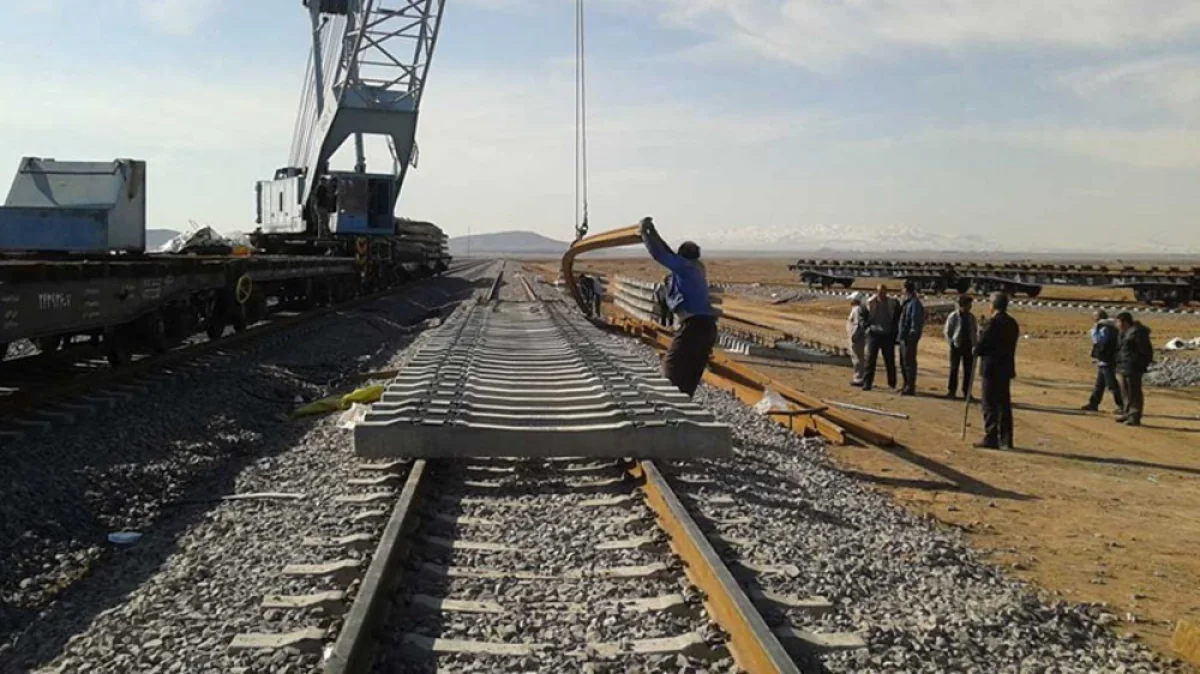 Çin Azərbaycanın və İranın dəmir yolu layihələrinə maliyyə ayırmaq üçün xüsusi zəmanət istəyir