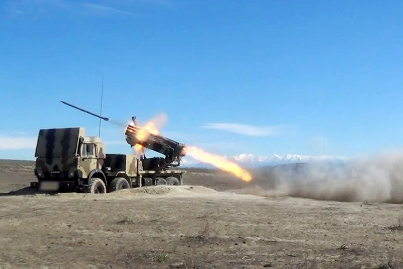Azərbaycan Ordusunun təlimləri: reaktiv yaylım atəşi sistemindən döyüş atışları icra edilib