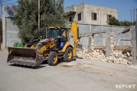 BŞİH Zeytunluqda qanunsuz zəbt olunmuş 16 torpaq sahəsinin hasarlarını söküb - FOTO - YENİLƏNİB