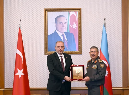 Azərbaycan müdafiə naziri Türkiyə MMU-nun rektorunu qəbul edib