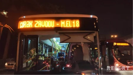 Bakıda sərnişin avtobusu minik avtomobili ilə toqquşub - FOTO