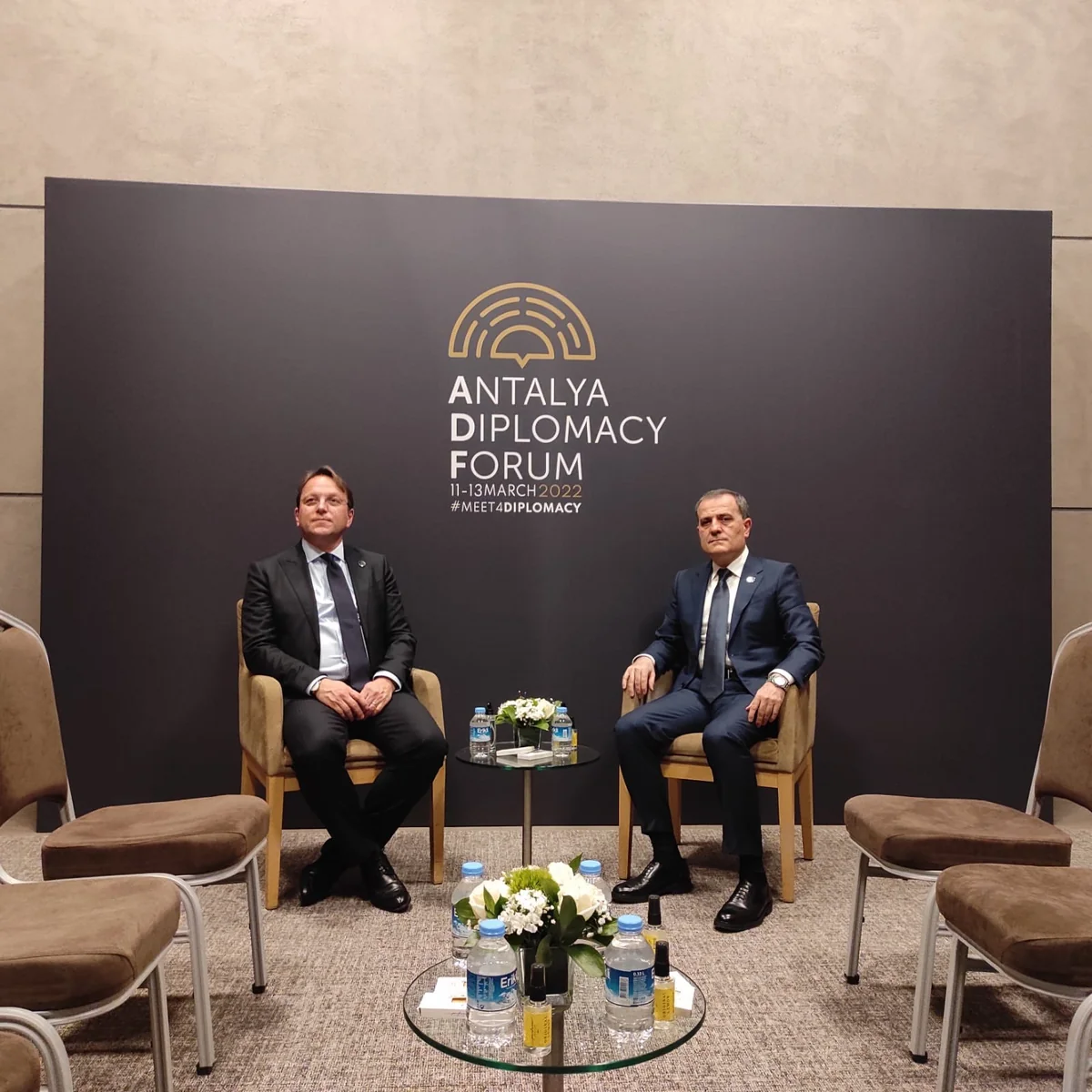 Ceyhun Bayramov Avropa İttifaqının Komissarı  ilə görüşüb