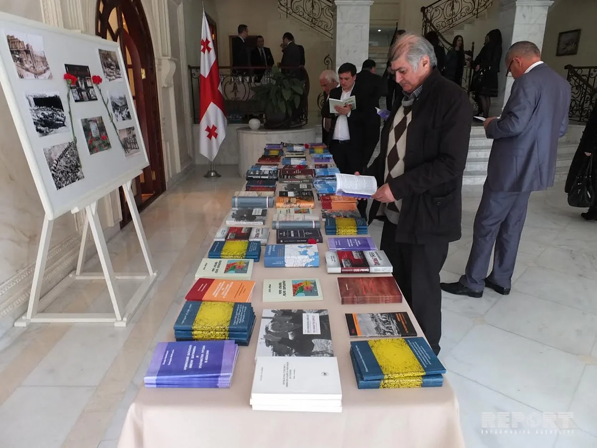 Azərbaycanın Gürcüstandakı səfirliyində soyqırımı qurbanları yad edilib, kitab sərgisi keçirilib