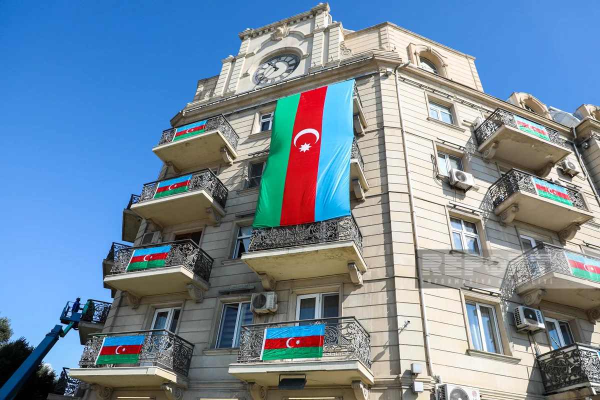 Bakı şəhidləri anmağa hazırlaşır - FOTOREPORTAJ