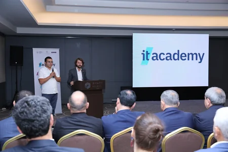 Elnur Əliyev: “Rəqəmsal biliklərin artırılması iqtisadiyyatın sürətli inkişafına şərait yaradır”