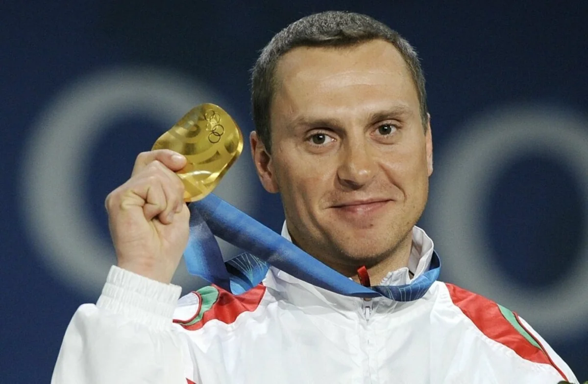 Олимпийский чемпион продаёт свои медали