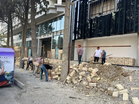 Bakıda məşhur ticarət mərkəzinin yaxınlığında qanunsuz tikintinin qarşısı alınıb