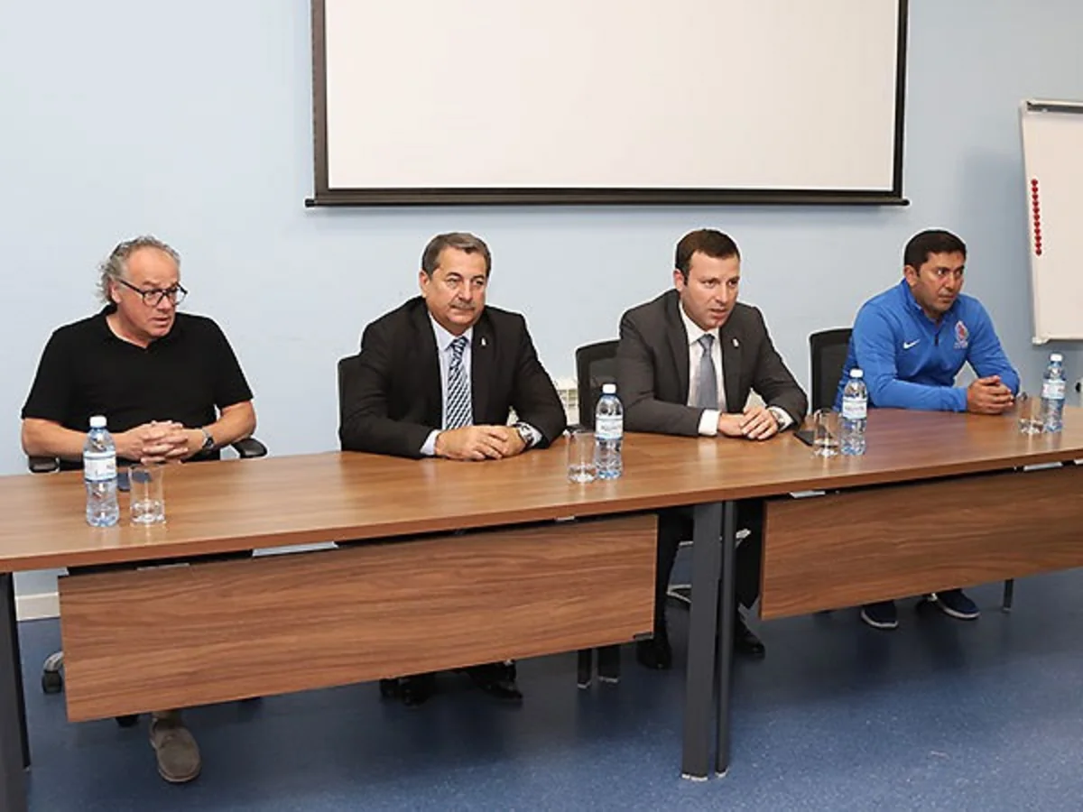 AFFA-nın baş katibi milli komandanın üzvləri ilə görüşüb