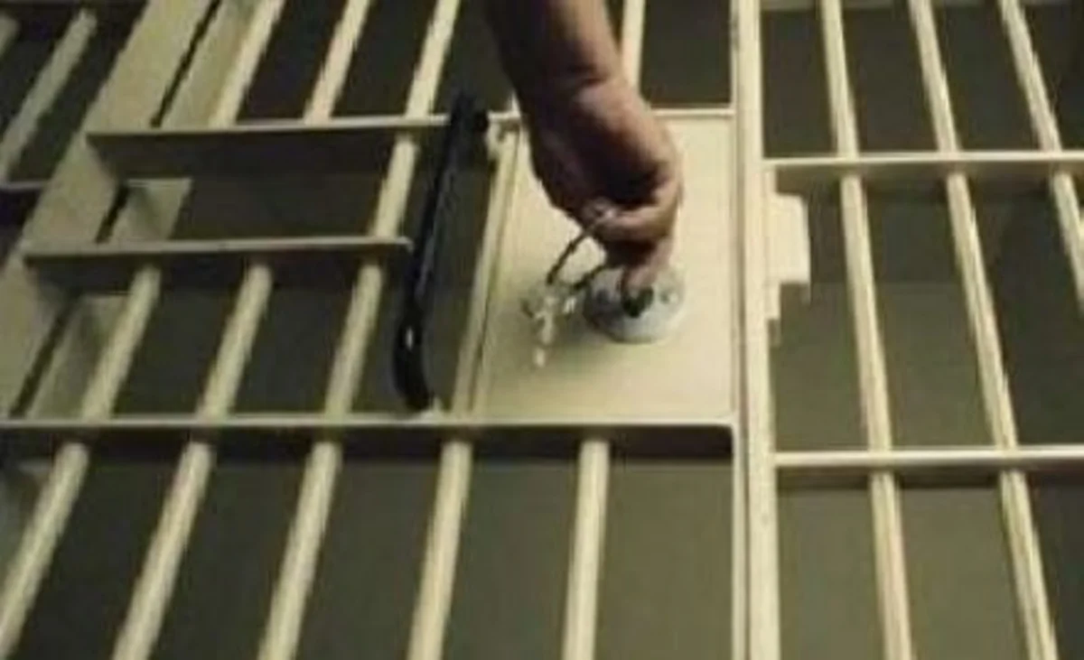 Müvəqqəti saxlama yerlərinin 8 əməkdaşı daxili işlər orqanlarından xaric edilib