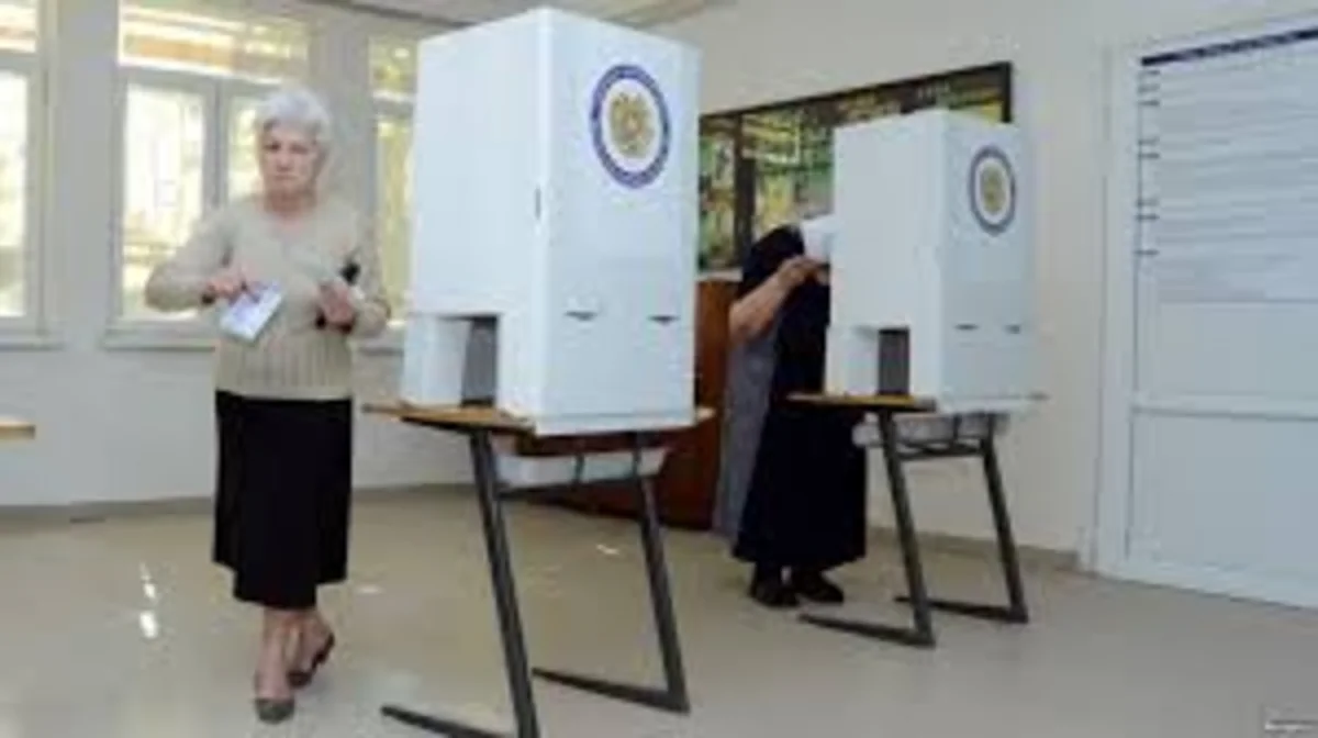 Ermənistanda konstitusiya düzəlişləri ilə bağlı referendum keçirilir