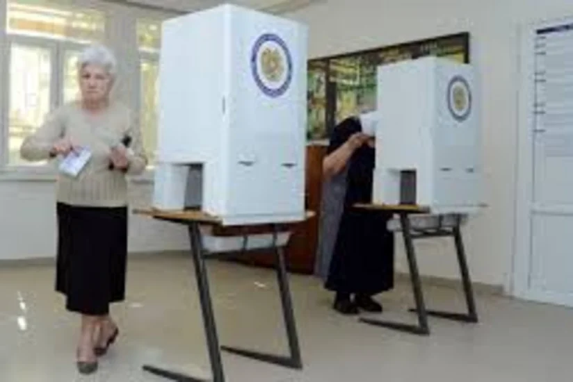 Ermənistanda konstitusiya düzəlişləri ilə bağlı referendum keçirilir