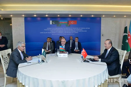 Bakıda Azərbaycan, Türkiyə və Pakistan XİN başçılarının ilk üçtərəfli görüşü başlayıb