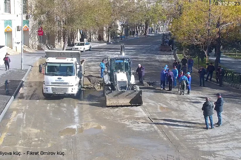 Ограничено движение транспорта на участке одной из центральных улиц Баку