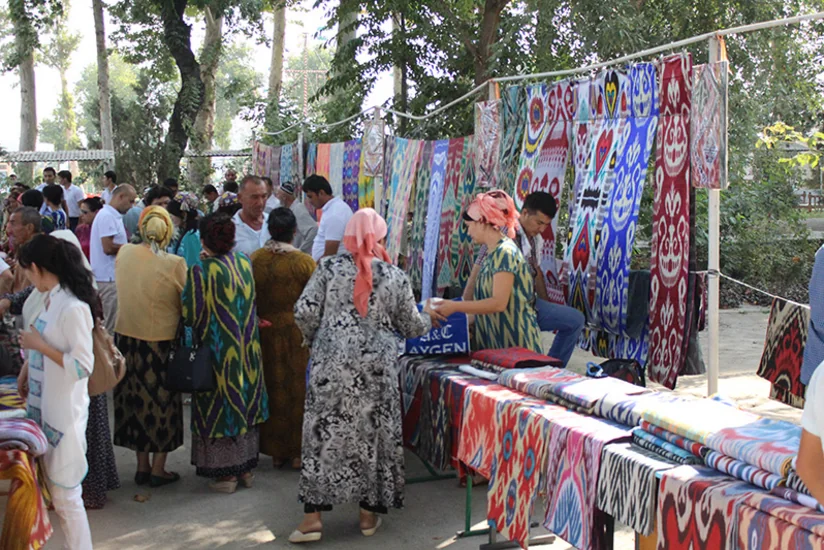 Azerbaijani kalaghai and silk exhibited in Uzbekistan's Atlas Bayrami