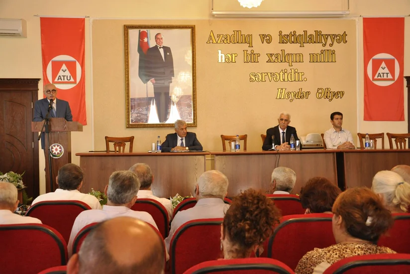 Azərbaycanda universitet prorektorları işdən çıxarılıb, rektora töhmət verilib