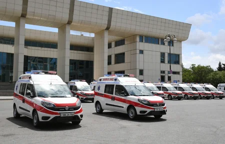 Prezidentin tapşırığı ilə Azərbaycana yeni təcili tibbi yardım avtomobilləri gətirilib 