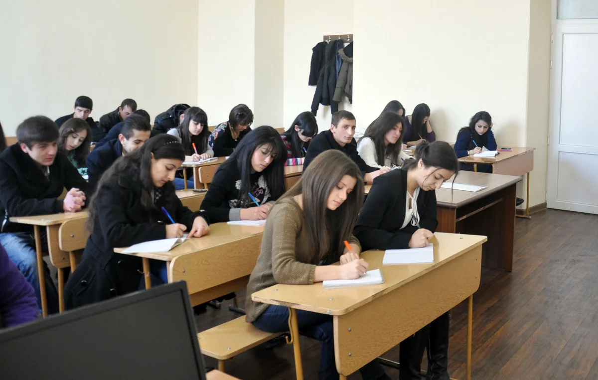 В Грузии возобновлена традиционная форма обучения