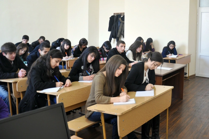 В Грузии возобновлена традиционная форма обучения