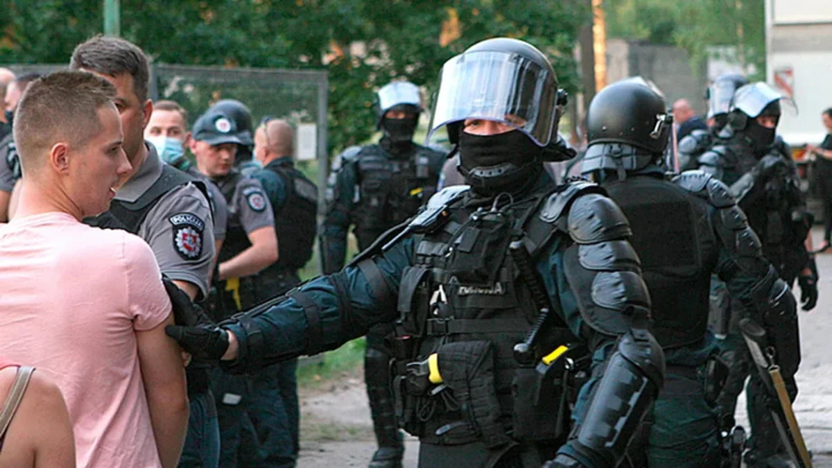 Lithuanian police to protest low wages during NATO summit