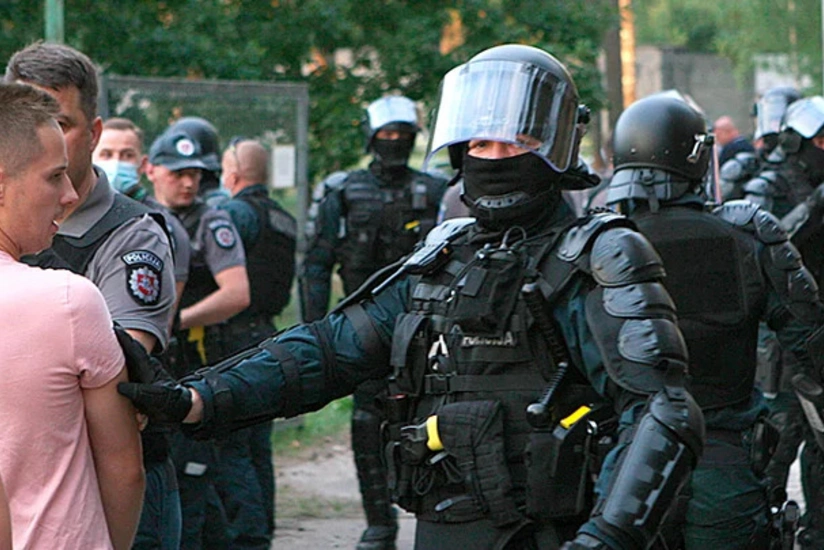 Lithuanian police to protest low wages during NATO summit