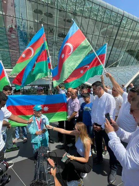 Tokio-2020: Azərbaycanın ilk medalını qazanmış paralimpiyaçı Vətənə qayıdıb