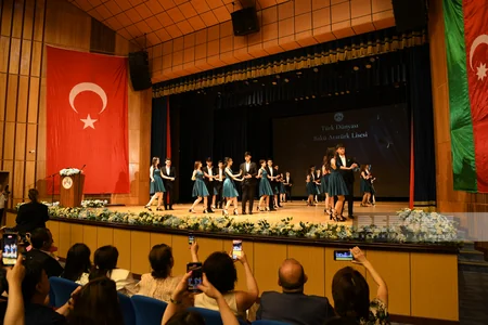 Türk Dünyası Bakı Atatürk Liseyinin məzuniyyət mərasimi keçirilib