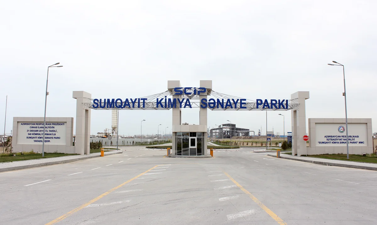 “Sumqayıt Kimya Sənaye Parkı” şəhid əməkdaşının məzarını ziyarət edib