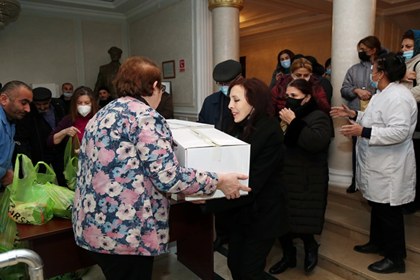 Azərbaycanda bir qrup alimə ərzaq yardımı edilib