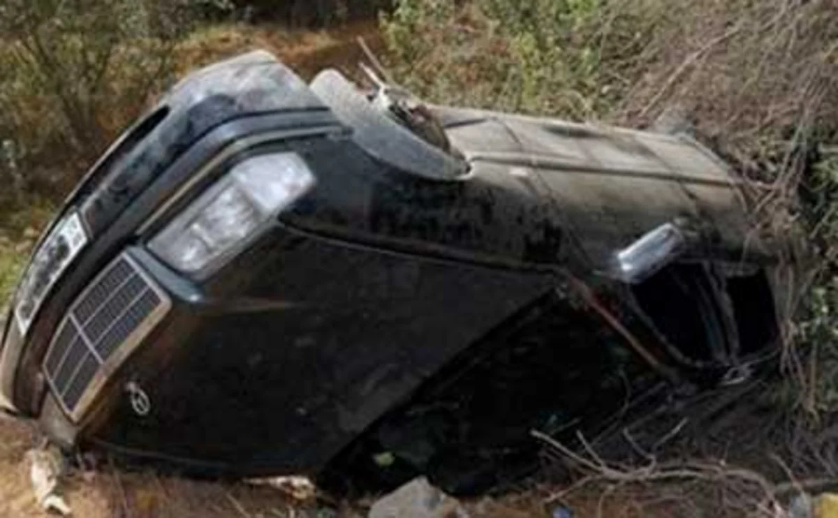 Kürdəmirdə Mercedes aşıb, sürücü ölüb