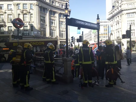 Tube train caught fire in London, wounded reported - PHOTO - UPDATED