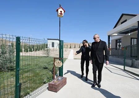 Prezident İlham Əliyev Horovlu kəndində fərdi evlərin və sosial obyektlərin tikintisi ilə tanış olub - YENİLƏNİB