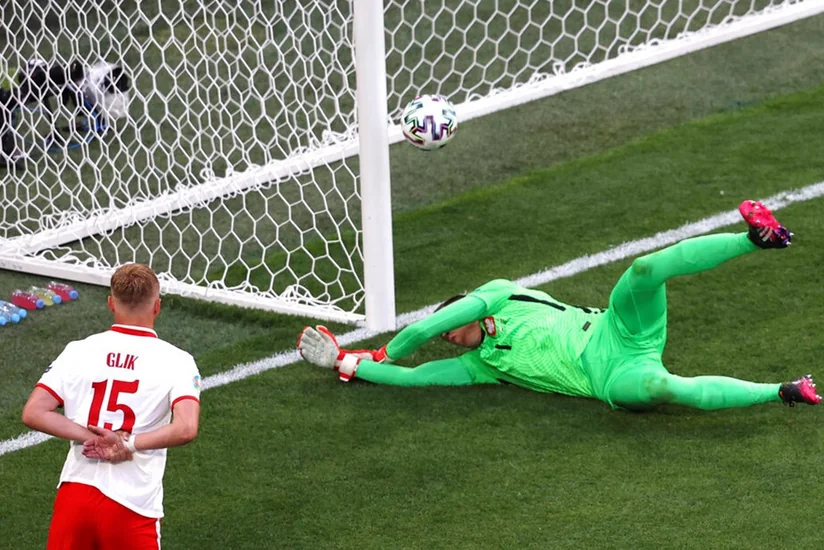 AVRO-2020: Polşalı qapıçı tarixə düşdü