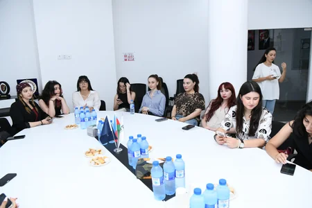 “İnfoschool” bloger məktəbinin iştirakçıları Report İnformasiya Agentliyində olublar