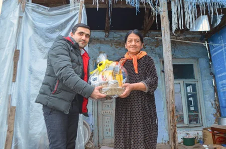 Yelo Bank Lənkəran və Bərdədə aztəminatlı ailələri sevindirdi