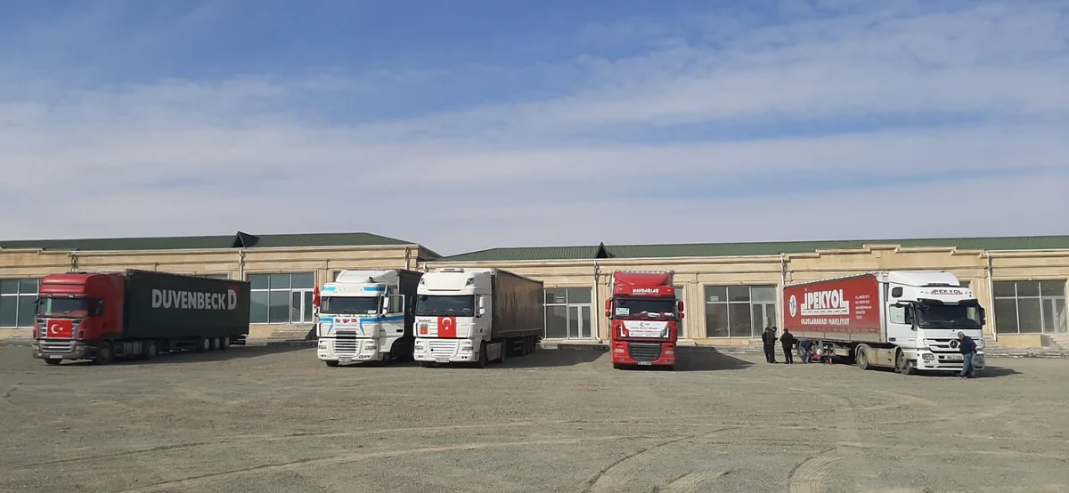 Gəncədən daha 8 TIR humanitar yardım Türkiyəyə yola salınıb