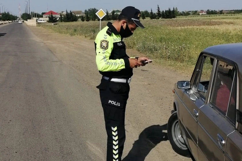 Biləsuvarda sürücülük vəsiqəsi olmadan avtomobil idarə edənlər cərimələndi