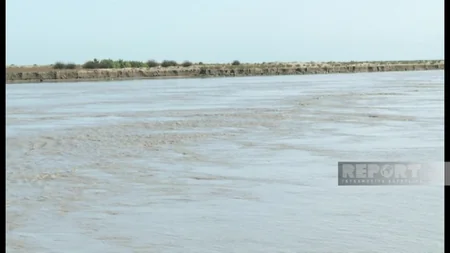 Kürlə dənizin qovuşduğu ərazidə vurulan suaşıran bənd dağılıb