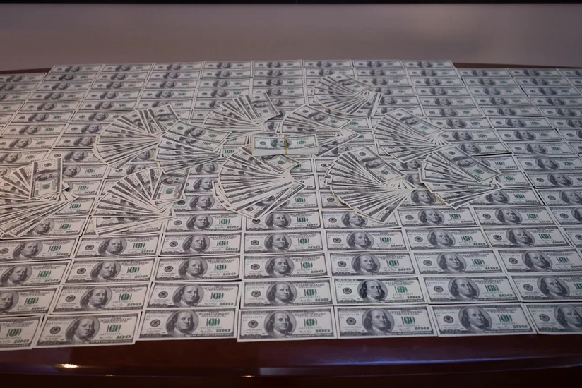 Gürcüstanda külli miqdarda saxta dollar satan Azərbaycan vətəndaşı saxlanılıb