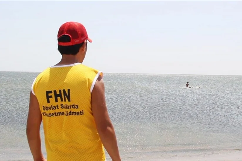 Dənizdə batma təhlükəsi ilə üzləşən 4 nəfər xilas olunub