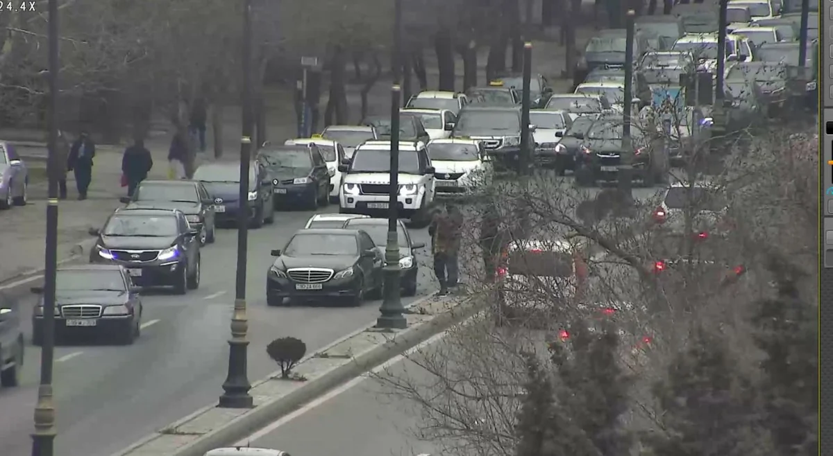 Qəza Həsən bəy Zərdabi prospektində sıxlıq yaratdı