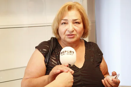 Bakıda yanan binanın sakinləri mənzillərinə köçürülür - FOTO