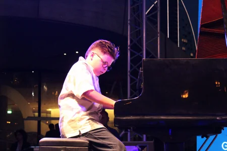 Heydər Əliyev Mərkəzinin parkında caz konserti təşkil olunub - VİDEO