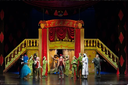 В Аздраме представили спектакль Буратино в стране дураков
