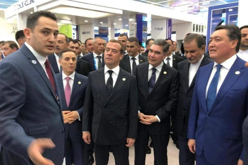 Türkmənistan prezidenti Azərbaycan stendi ilə tanış olub