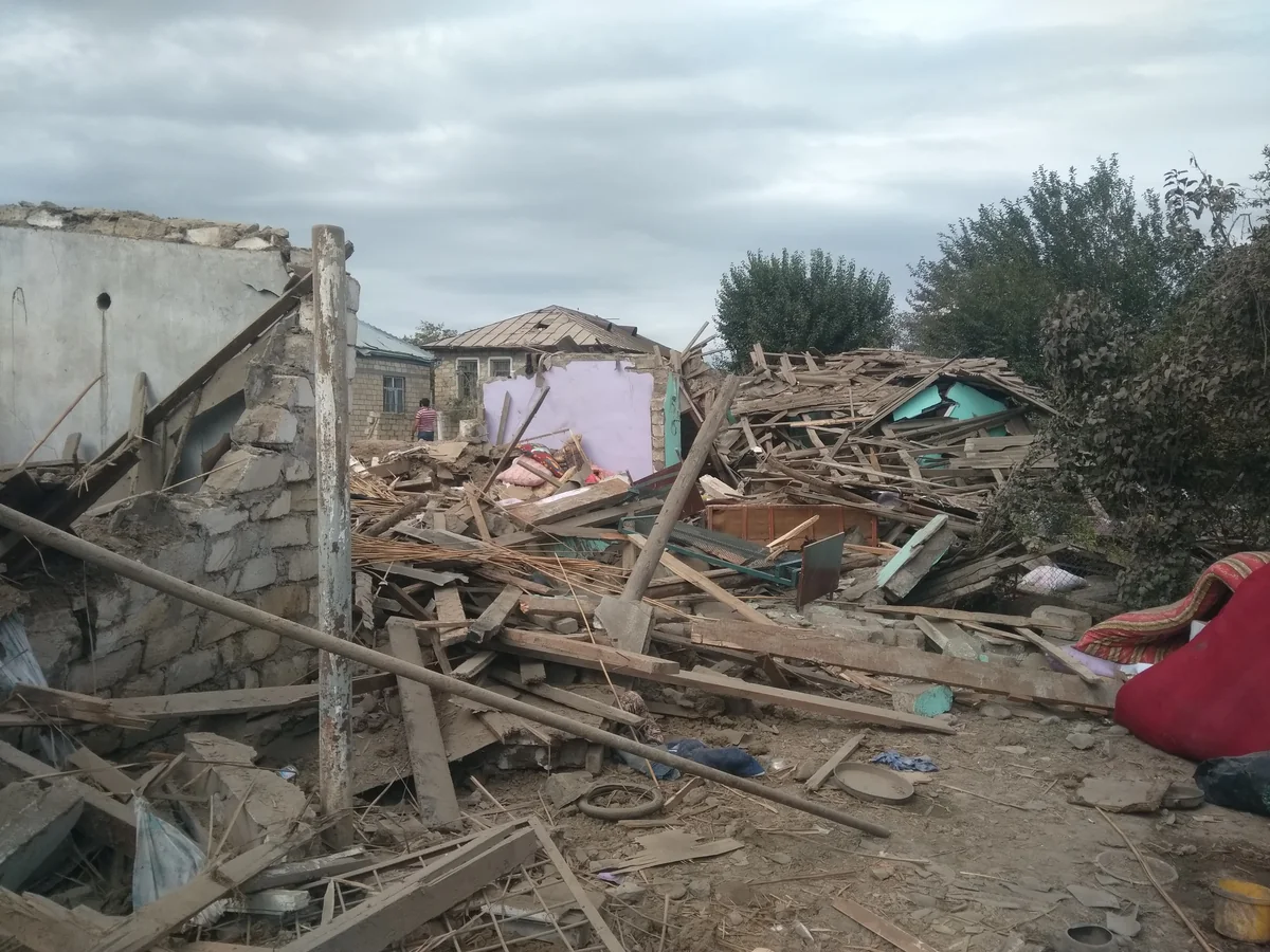 Füzulidə daha 2 evə mərmi düşüb