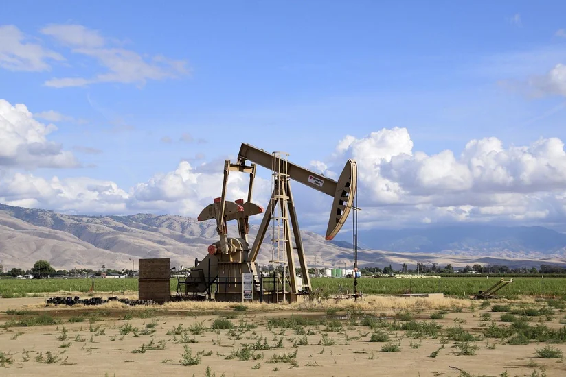 Libya’s oil output drops 200,000 barrels