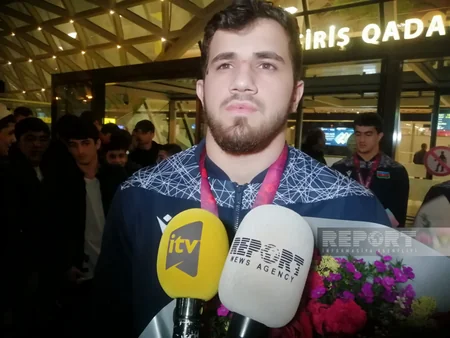 Avropa çempionatında 4 medal qazanan yunan-Roma güləşçiləri Vətənə qayıdıblar