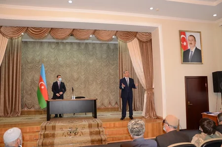 Eldar Əzizov Keşlədə sakinlərlə görüşüb